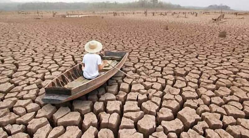 homem em canoa, perdidos