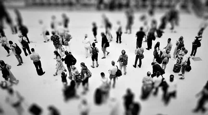 pessoas caminhando, sociedade