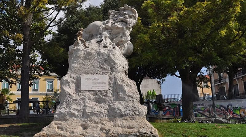 Escultura de autoria de Júlio Vaz Júnior (*1877 +1963 – Lisboa), no miradouro de Santa Catarina, Lisboa, Portugal, inaugurada em Junho de 1927