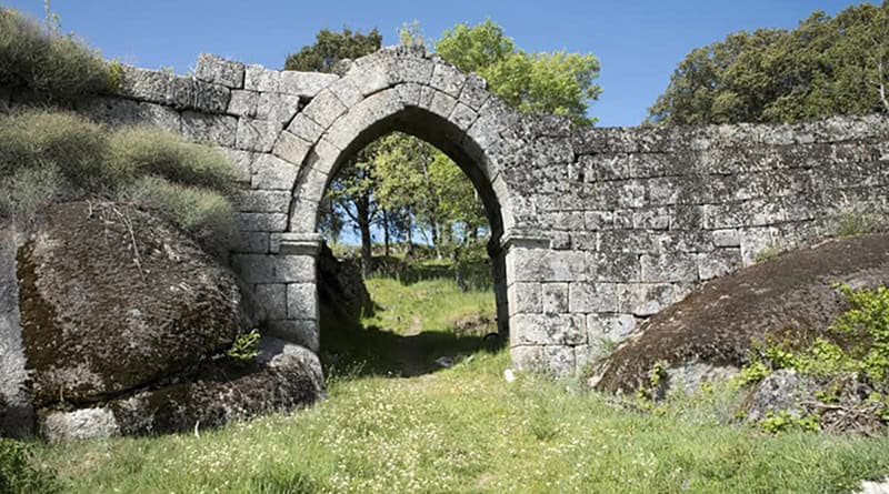 Castelo de Vila do Touro
