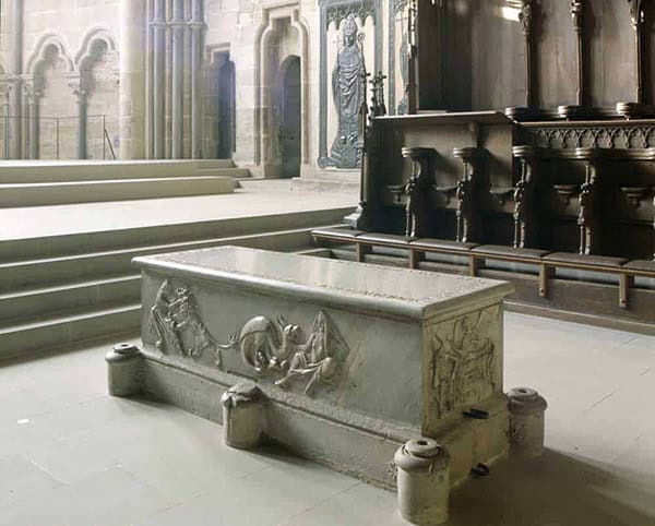 As virtudes cardinais como esculpidas na tumba do Papa Clemente II na Catedral de Bamberg