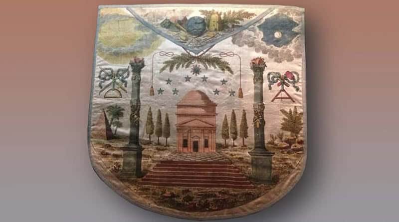 Avental de Voltaire que está exposto no museu do Grand Orient de France