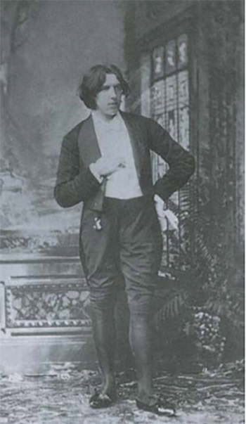 Figura 1: Oscar Wilde com a vestimenta da Loja Apollo - Fonte: Beresiner, 2007