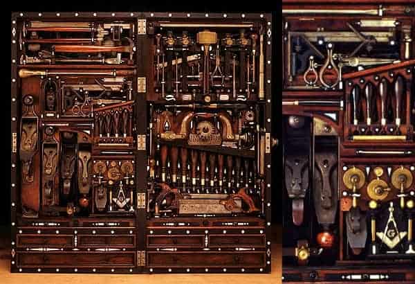 Studley Tool Chest, considerada a Caixa de Ferramentas mais completa do mundo. Imagem disponível em: https://www.foxlux.com.br/blog/foxlux-2/a-caixa-de-ferramentas-mais-completa-do-mundo/