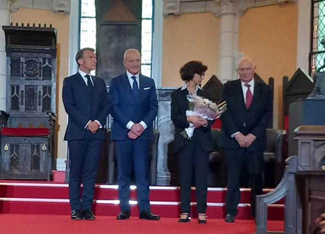 Da esquerda para a direita: Emmanuel Macron, Presidente da República; Thierry Zaveroni, Grão-Mestre da Grande Loja de França; Rachida Dati , Ministra da Cultura, e Jacques Rozen, Grande Comandante do Conselho Supremo de França.