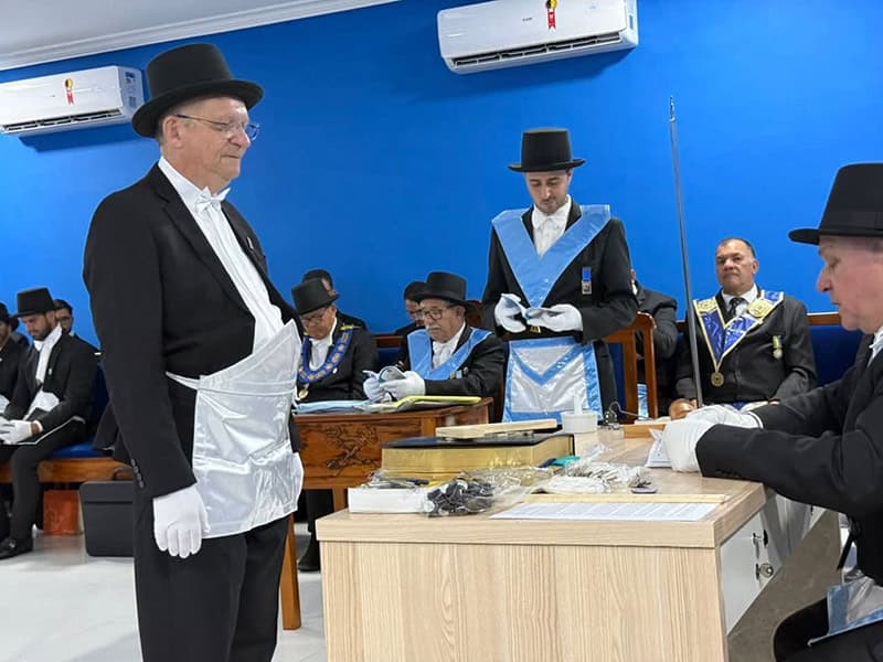 Padre iniciado no Grande Oriente do Brasil